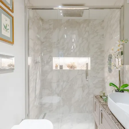Luxury With Private Garden Inside Apartman *