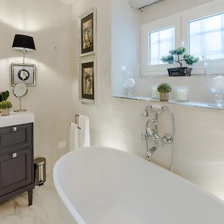 Luxury With Private Garden Inside *