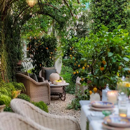 Luxury With Private Garden Inside