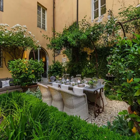 Apartman Luxury With Private Garden Inside