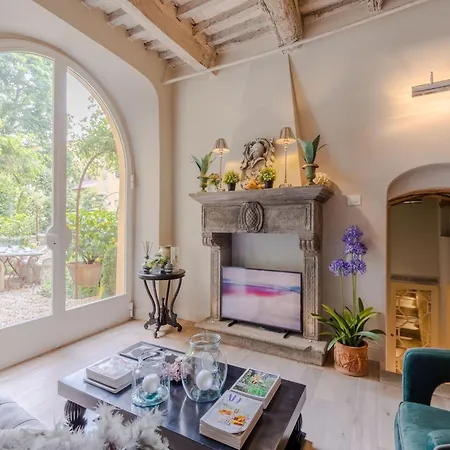 Luxury With Private Garden Inside