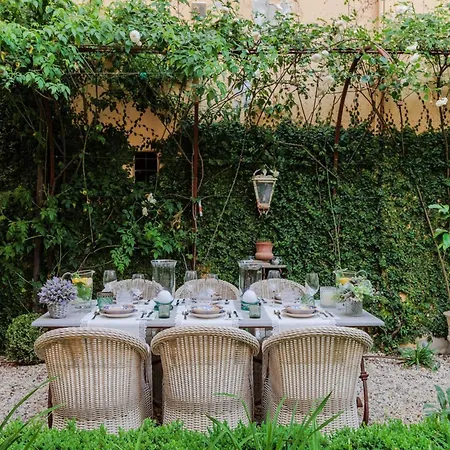 Apartman Luxury With Private Garden Inside Lucca