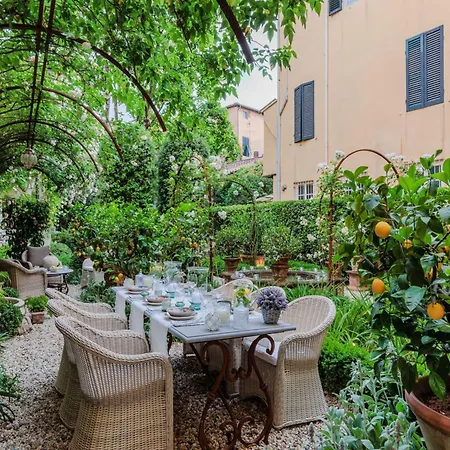 Luxury With Private Garden Inside Lucca