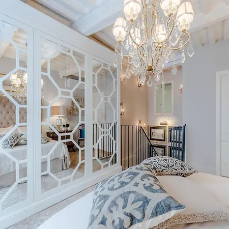 Luxury With Private Garden Inside