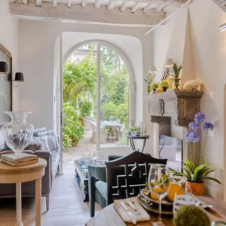 Apartman Luxury With Private Garden Inside