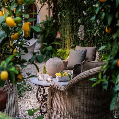 Luxury With Private Garden Inside Lucca