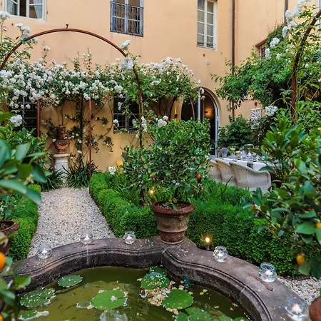 Luxury With Private Garden Inside Apartman