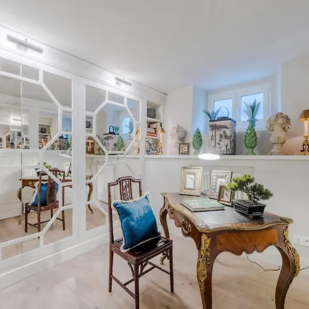 Luxury With Private Garden Inside Apartman Lucca