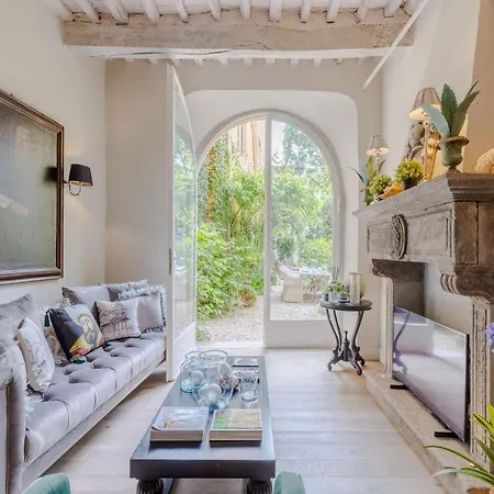 Luxury With Private Garden Inside