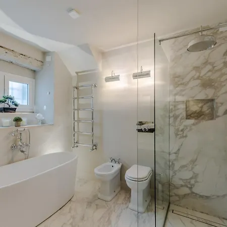 Apartman Luxury With Private Garden Inside Lucca